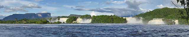 Lagune de Canaima et chutes d'eau